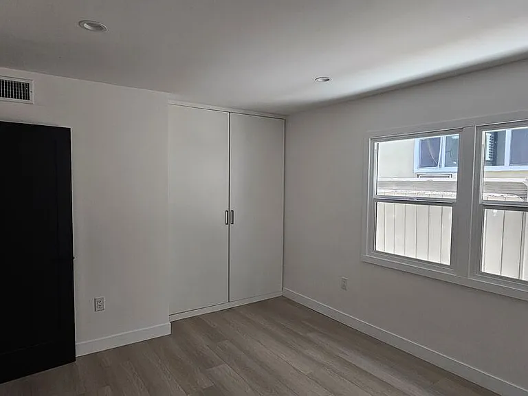 537 S Catalina St — Photo 9