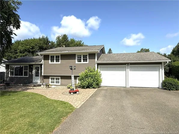 102 Scott St, Woodstock, NB E7M 2P9