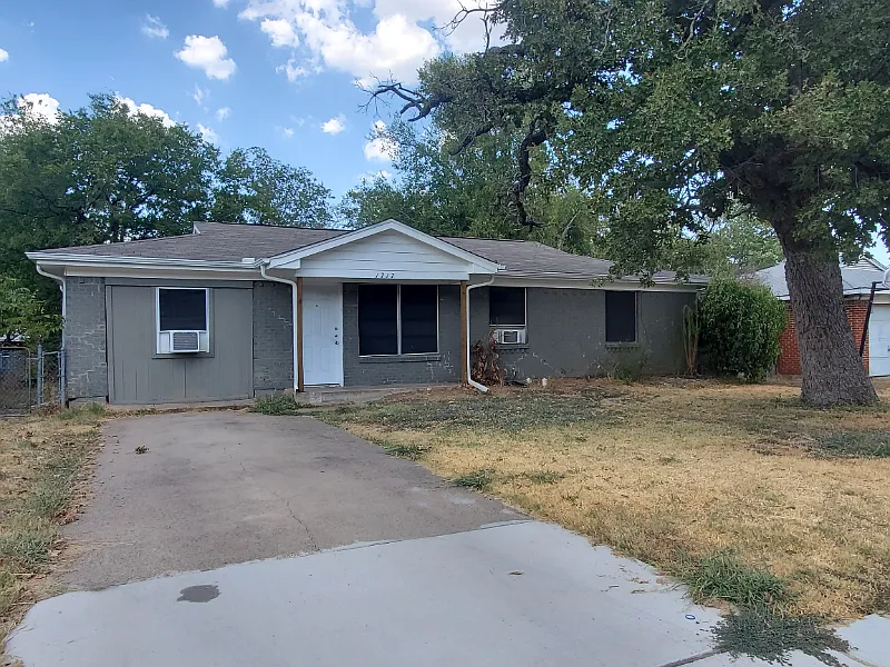 3 bed, 1200 sqft, $1,800 — Photo 3