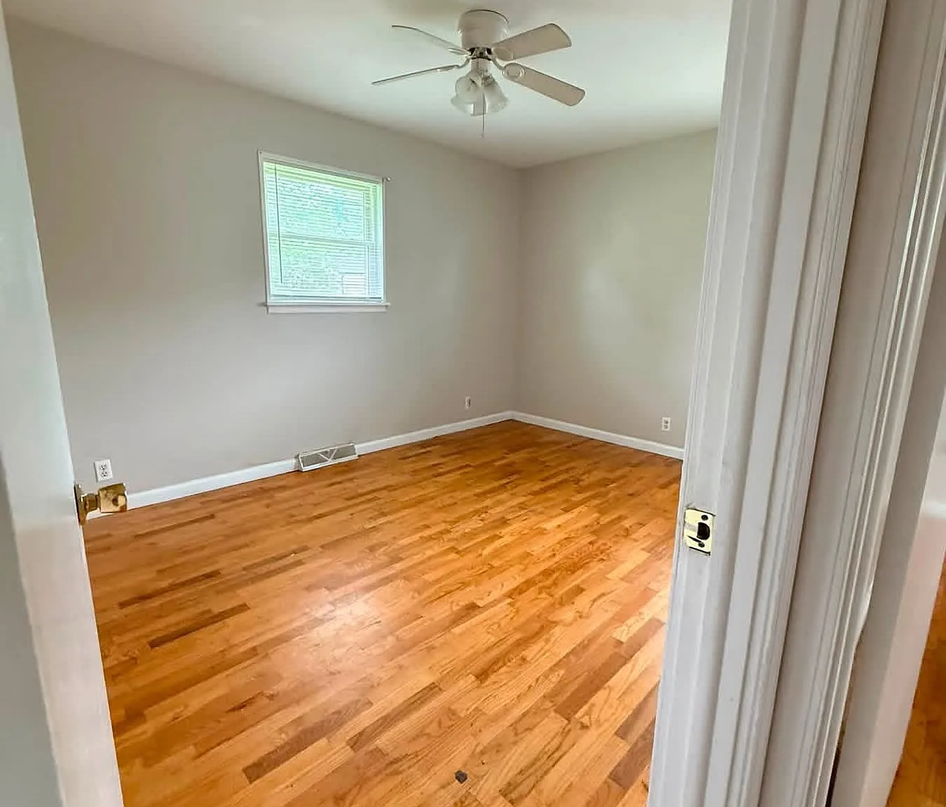 3 bed, 1560 sqft, $1,300 — Photo 2
