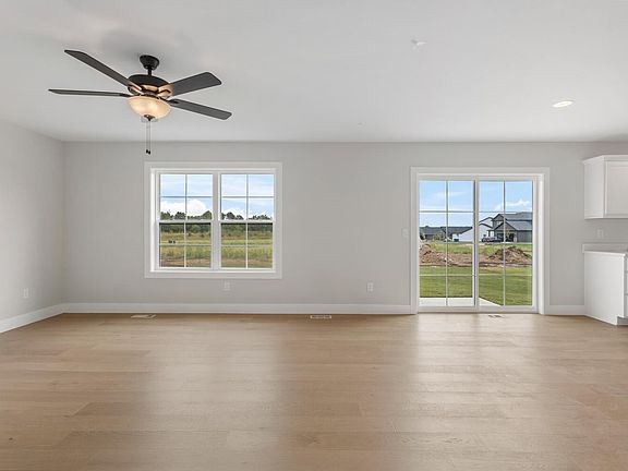 5th image of 24 Meadow Dr