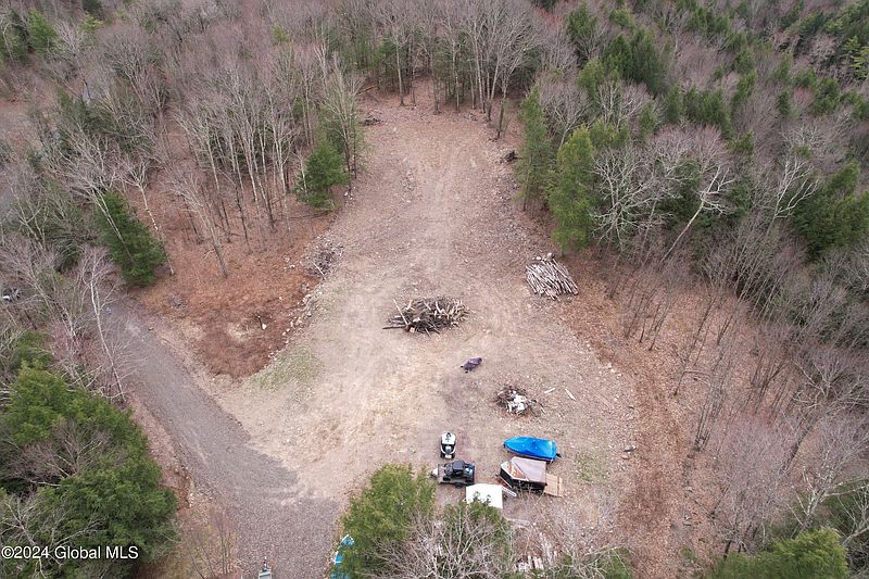4th image of 107 Hoags Corners Road