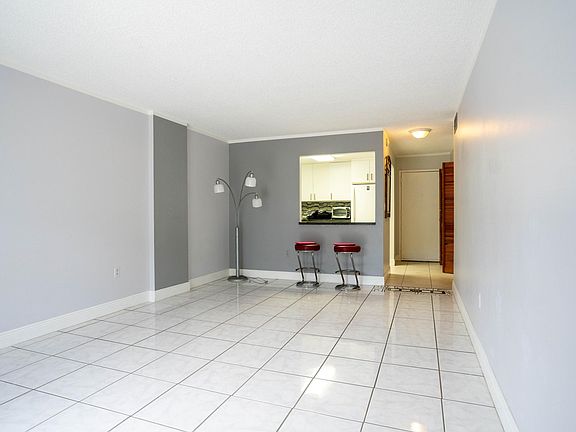 2nd image of 16950 W Dixie Hwy APT 224