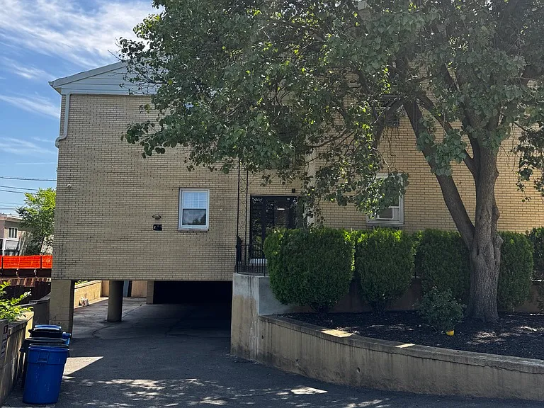 239 Hamilton St #5 — Photo 13