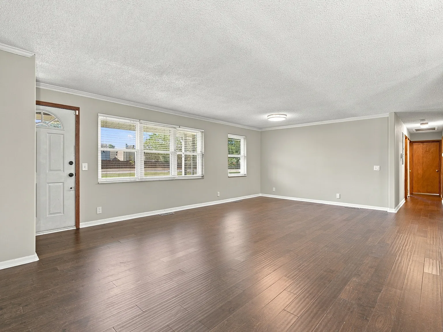 3 bed, 1988 sqft, $2,000 — Photo 1
