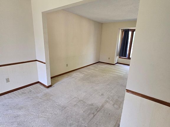 3rd image of 6935 Morningdew Blvd
