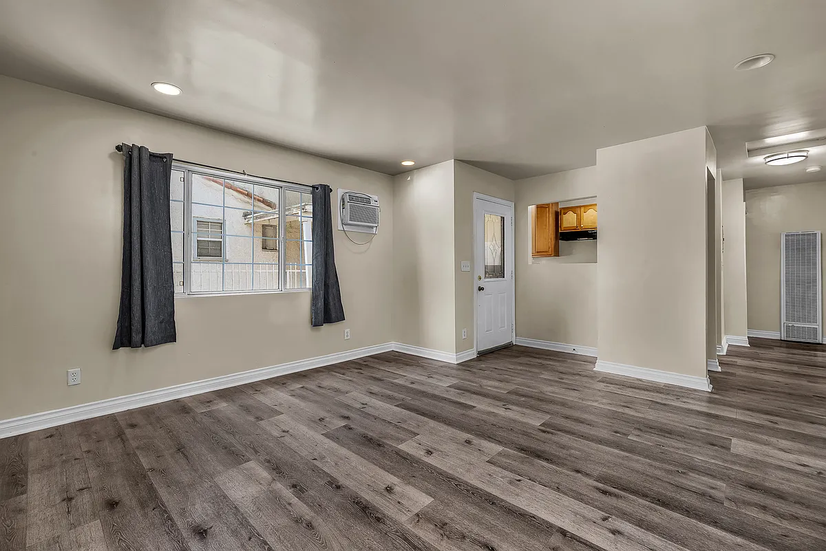 Building Photo - 153 E 61st St #1