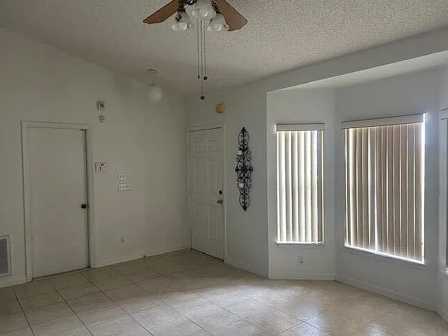 5218 NW West Piper Cir — Photo 2