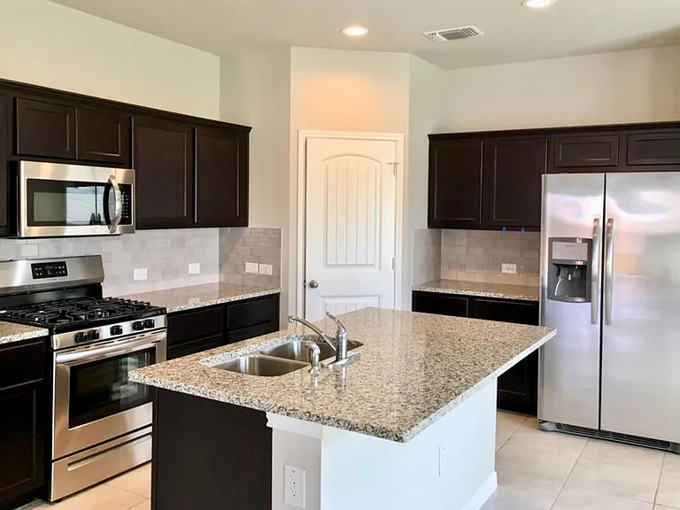 7008 Loretta White Ln — Photo 2