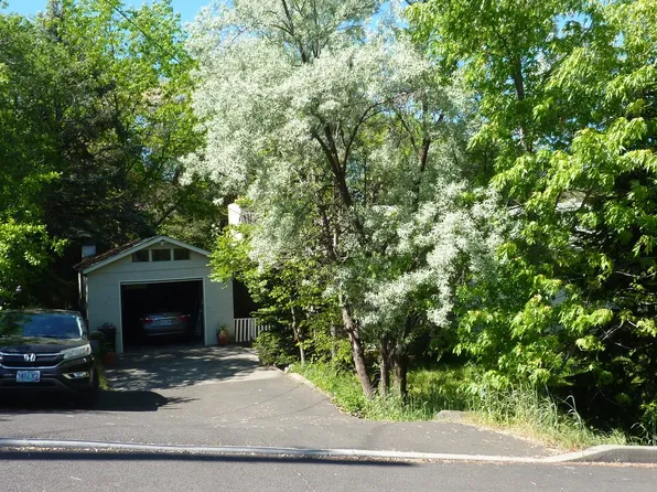 1717 Mount Hood St, The Dalles, OR 97058