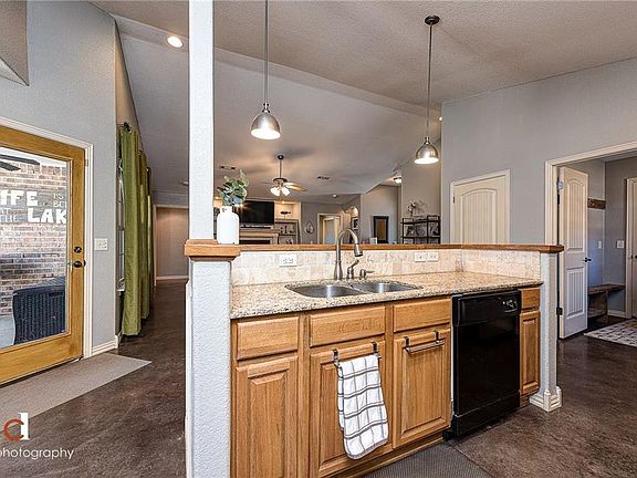 5th image of 1008 S Hoddle Pl