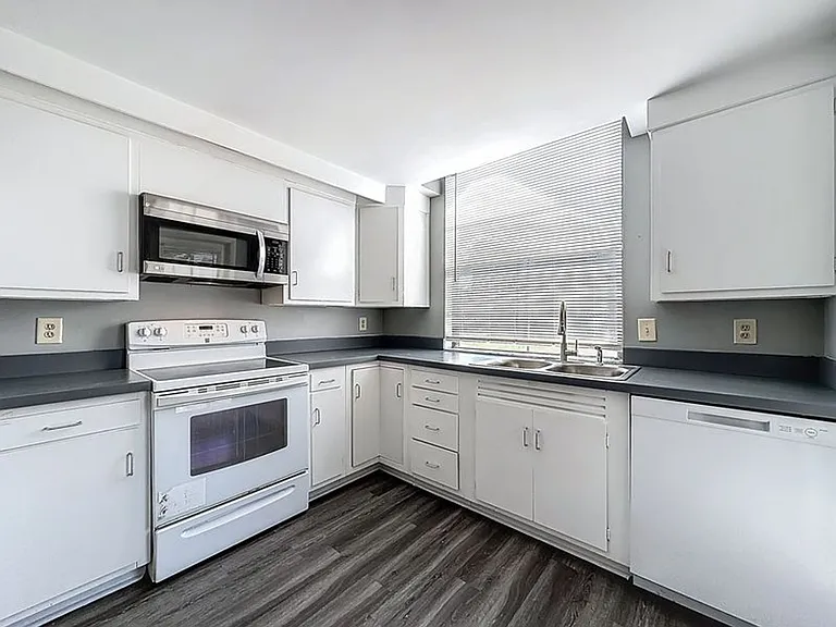 1921 Abbington St #23-C — Photo 4
