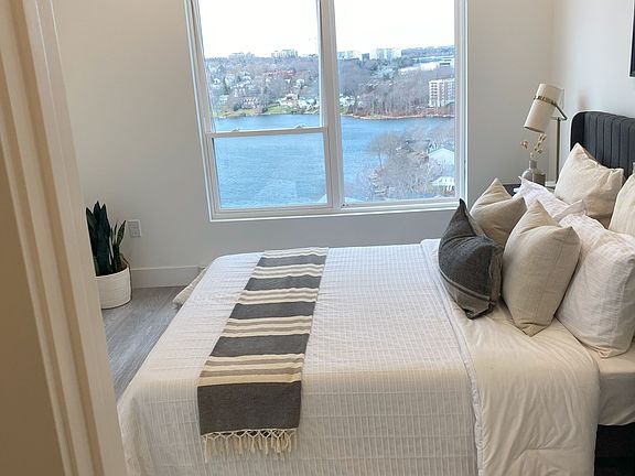 5th image of 307 Prince Albert Rd #2