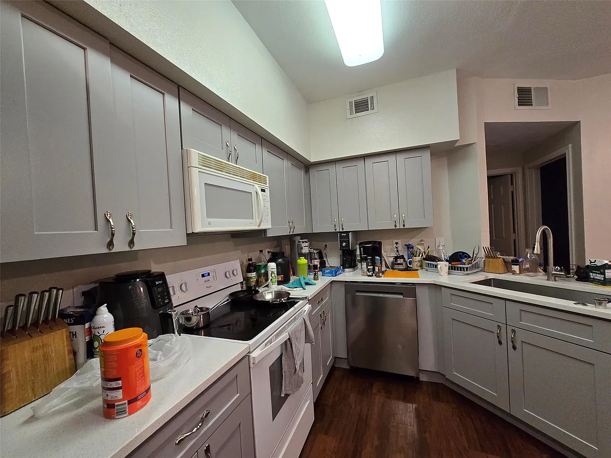 Building Photo - 2320 Gracy Farms Ln #916