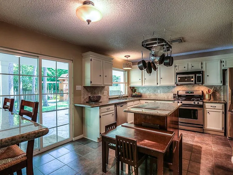 24 Edgewood Forest Ct — Photo 11