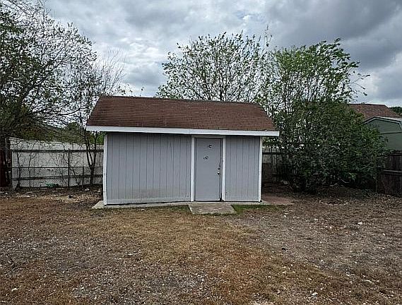 4th image of 1815 Barney Ave