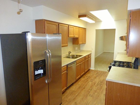 4th image of 14192 Meadow Hill Ln #4
