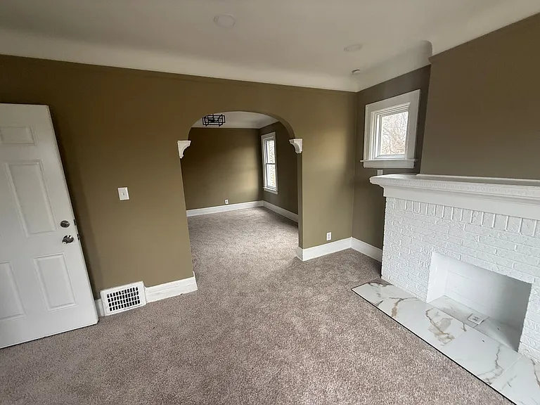15512 Mendota St — Photo 6