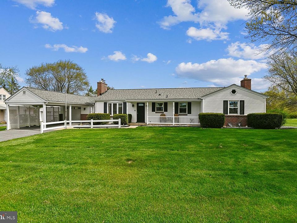 1st image of 438 Hook Rd
