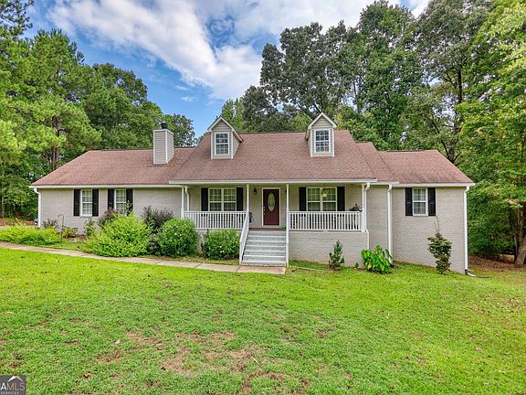 3rd image of 513 Cody Ln