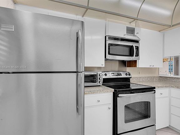 5th image of 1522 Whitehall Dr APT 306