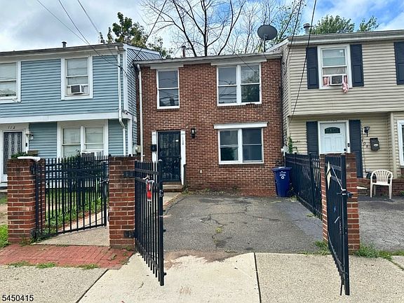 2nd image of 110 Pearl St
