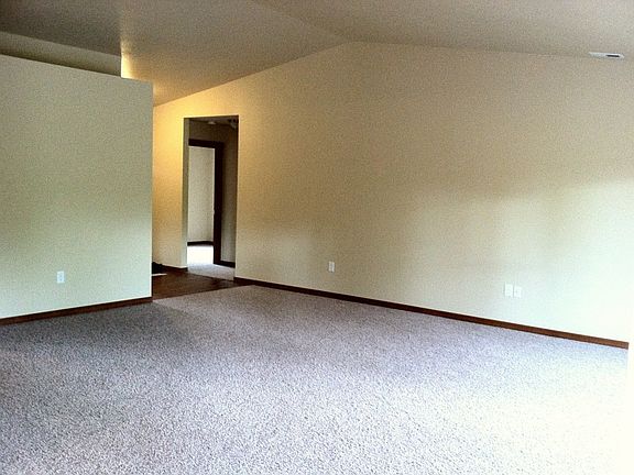 3rd image of 13907 Tomcat Ln SE