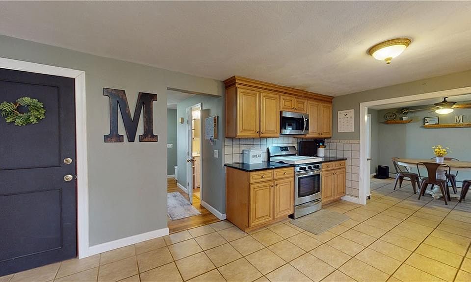 1st image of 33 Teakwood Dr W