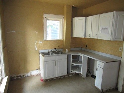 5th image of 1827 Francis Ave SE