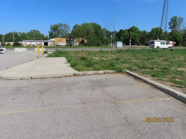 69245 Maple St, Edwardsburg, MI 49112