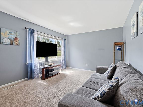 5th image of 302 Knight Dr
