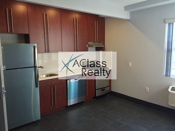 4th image of 3701 Broadway