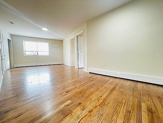 3rd image of 6759 Metropolitan Ave #2