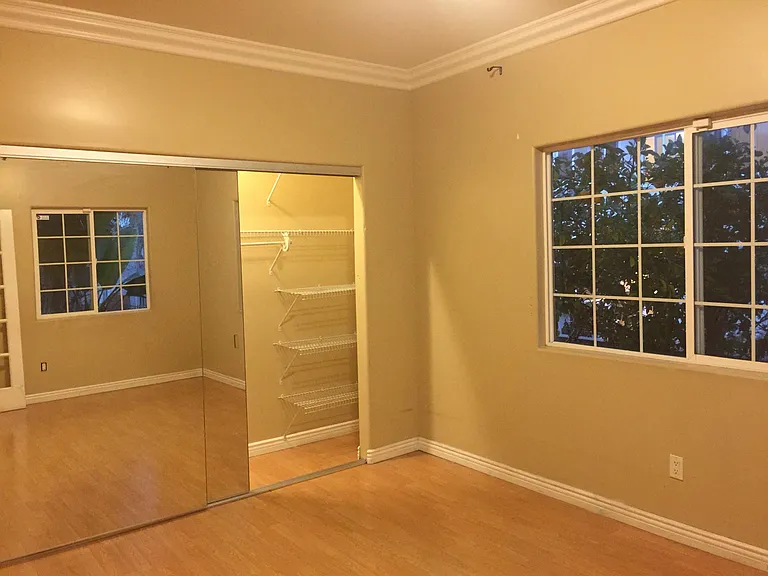 1626 N Alexandria Ave — Photo 10