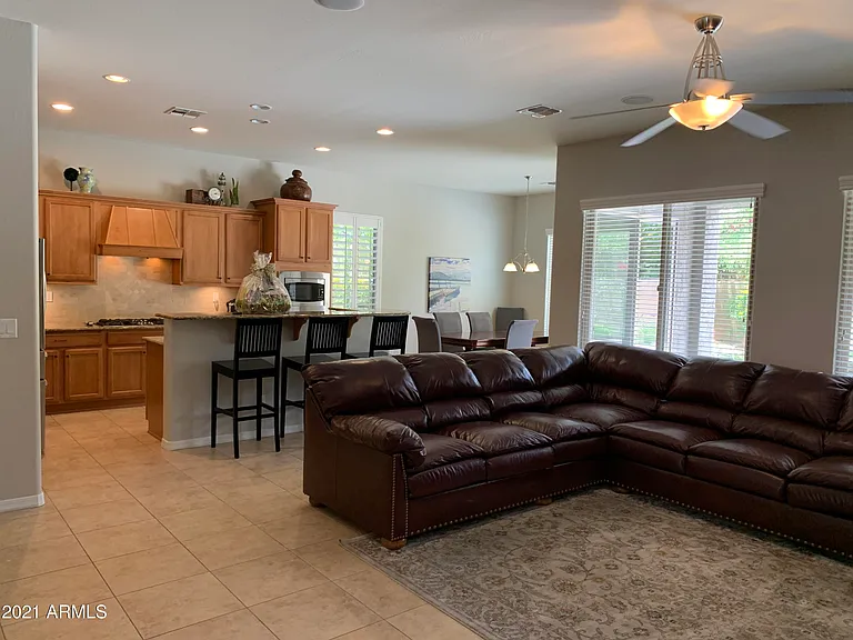 1608 W White Feather Ln — Photo 7