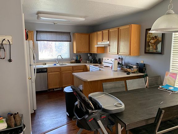3rd image of 227 E Calais Ln