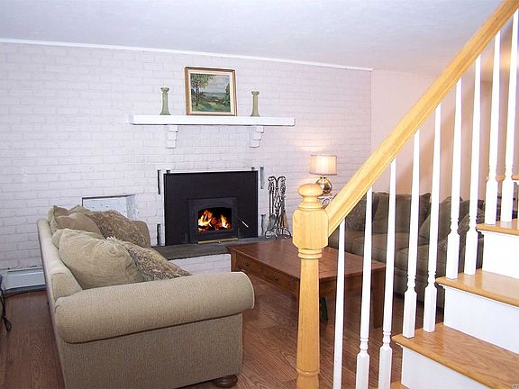 4th image of 7 Hartsdale Ln