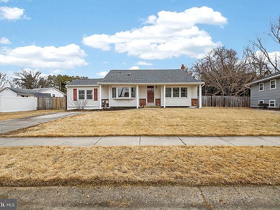 3rd image of 1202 Pinefield Rd