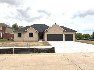 51502 Caroline Dr, Chesterfield, MI 48047