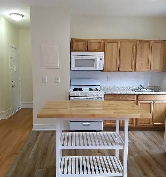 429 Fairmount Ave #204