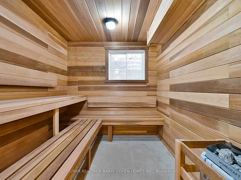 230 Dunvegan Rd — Photo 40