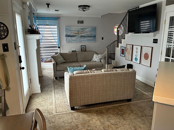 2nd image of 11607 Harbor Rd