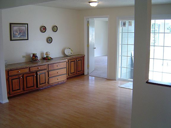Dining area w/new sliding glass door