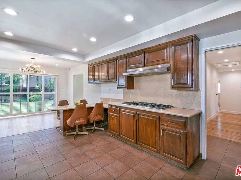 5911 S Corning Ave — Photo 15