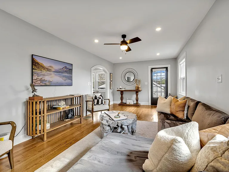 335 Dupont Ave — Photo 11