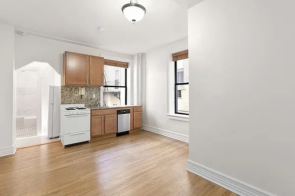 Rented by Cooper & Cooper Real Estate | media 17