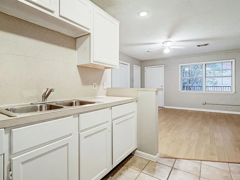 802 Stanford — Photo 3