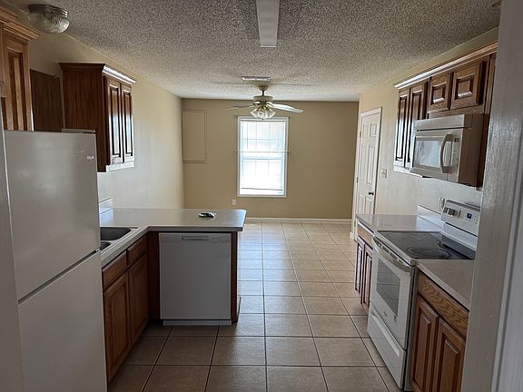 3rd image of 105 Harmon Cir #B