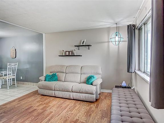 5th image of 405 Savoy Ave