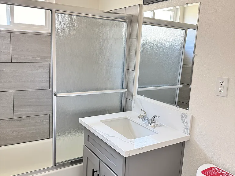 221 E Burnett St #5 — Photo 8